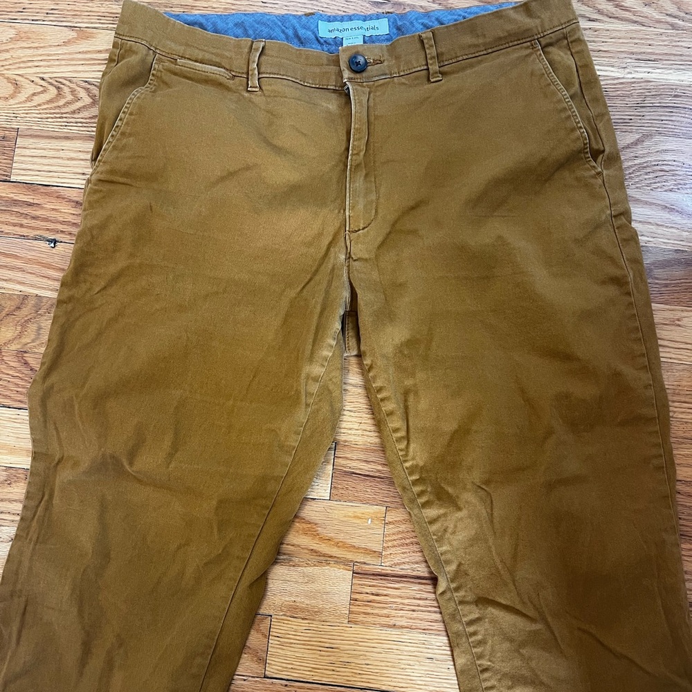 Amazon Essentials Men's Tan Chinos